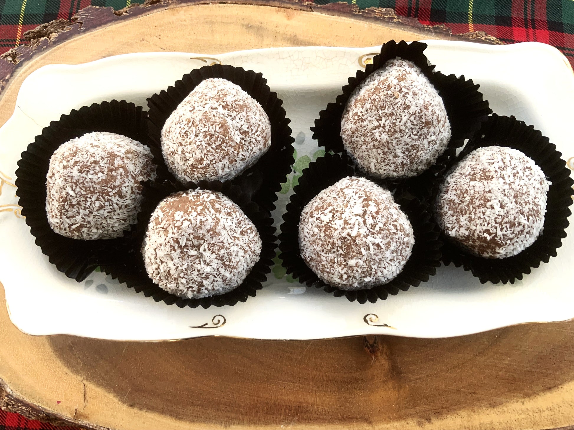 Coconut Truffles (6 per pack) EVERYONES FAVOURITE